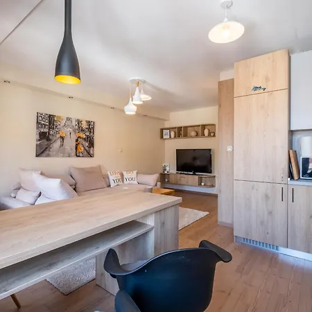 1 Bedroom Apartment *